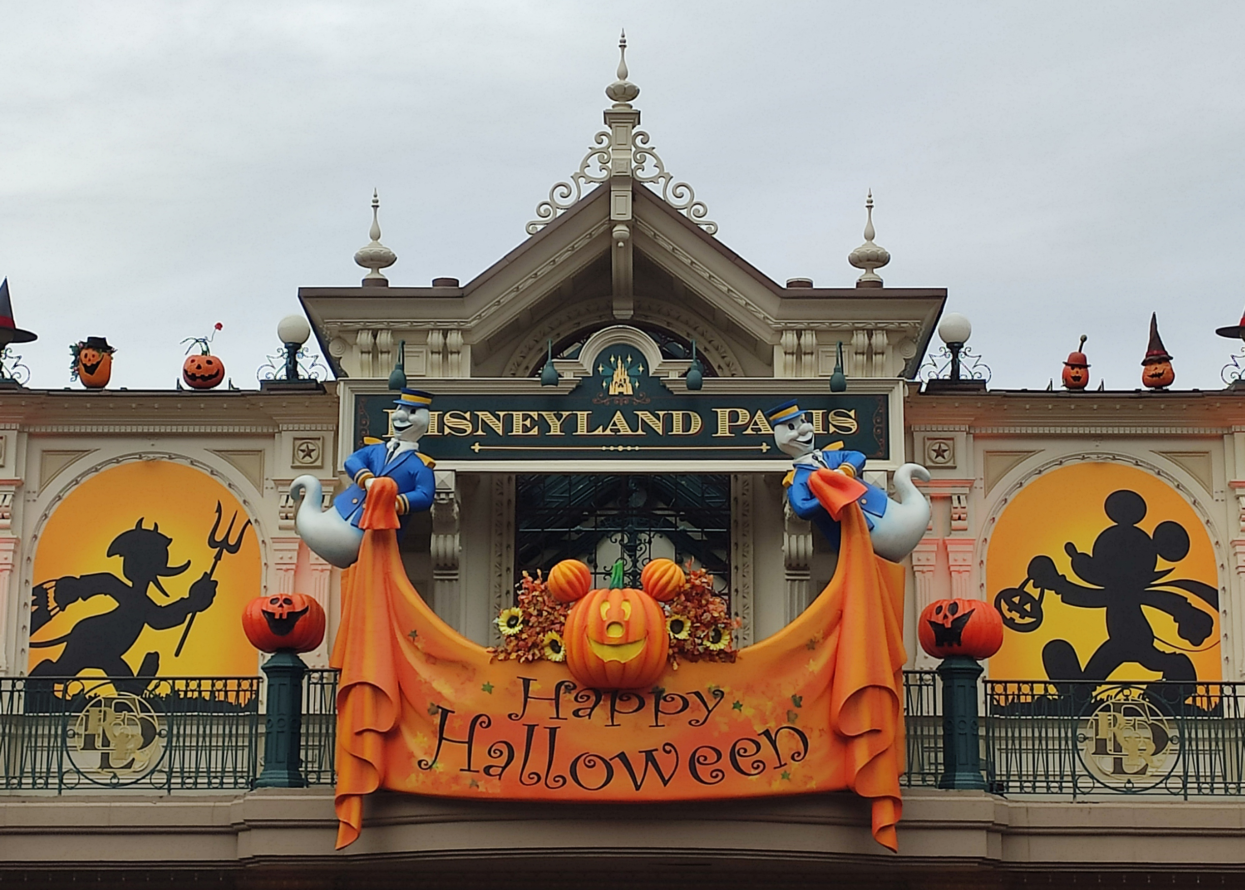 Disneyland Paris, décorations Halloween, Main Street Station