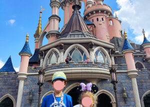 Disneyland Paris, château/castle, avec enfants